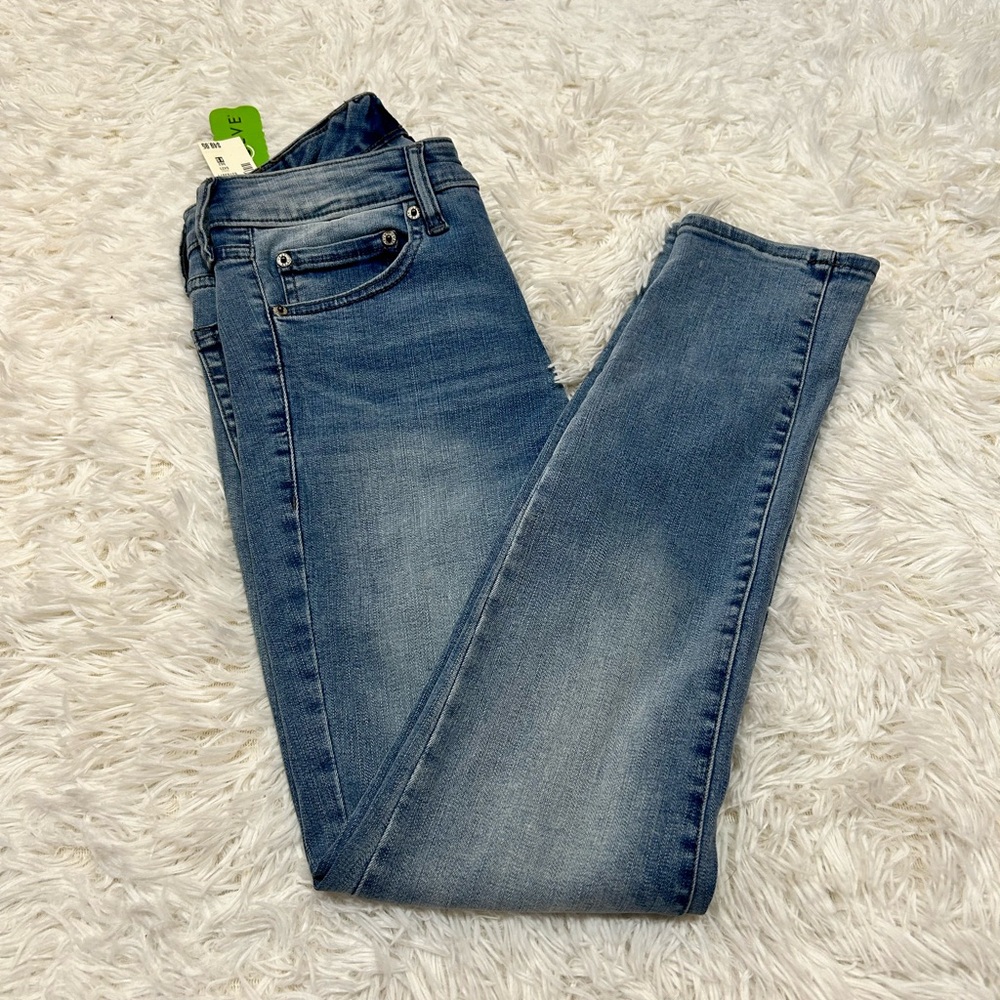 Aeropostale High Rise Jegging  Women’s Size 4S Light Wash Jegging NWT